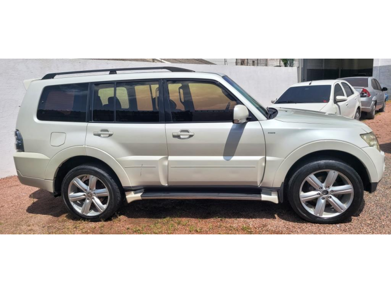 AMLeiloeiro - Caminhonete I/MMC Pajero HPE 3.2 D - 2010/2011