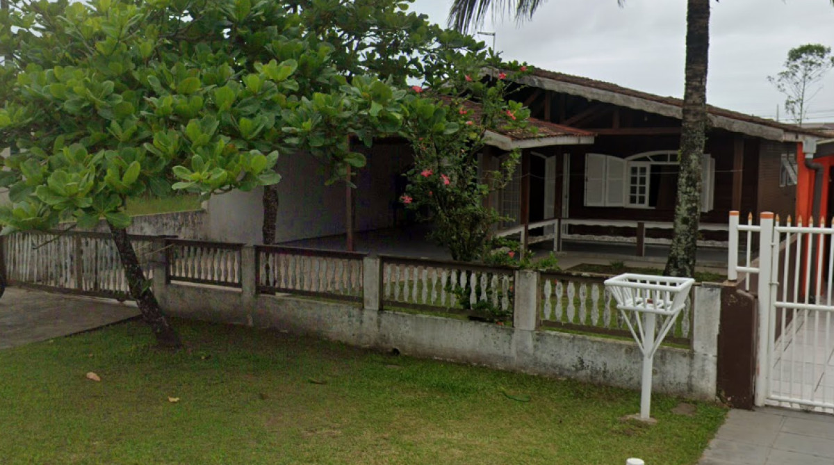 Lote 3 - casa em madeira