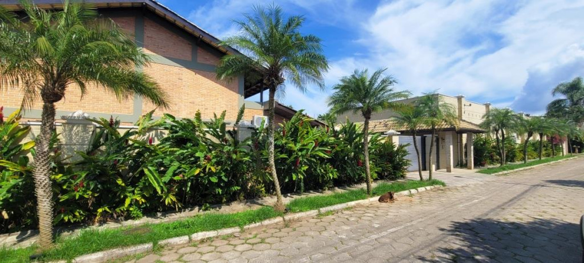 Casa Em Condomínio Fechado, localizado em Guaratuba - PR