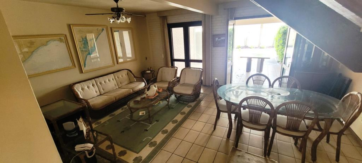 Casa Em Condomínio Fechado, localizado em Guaratuba - PR