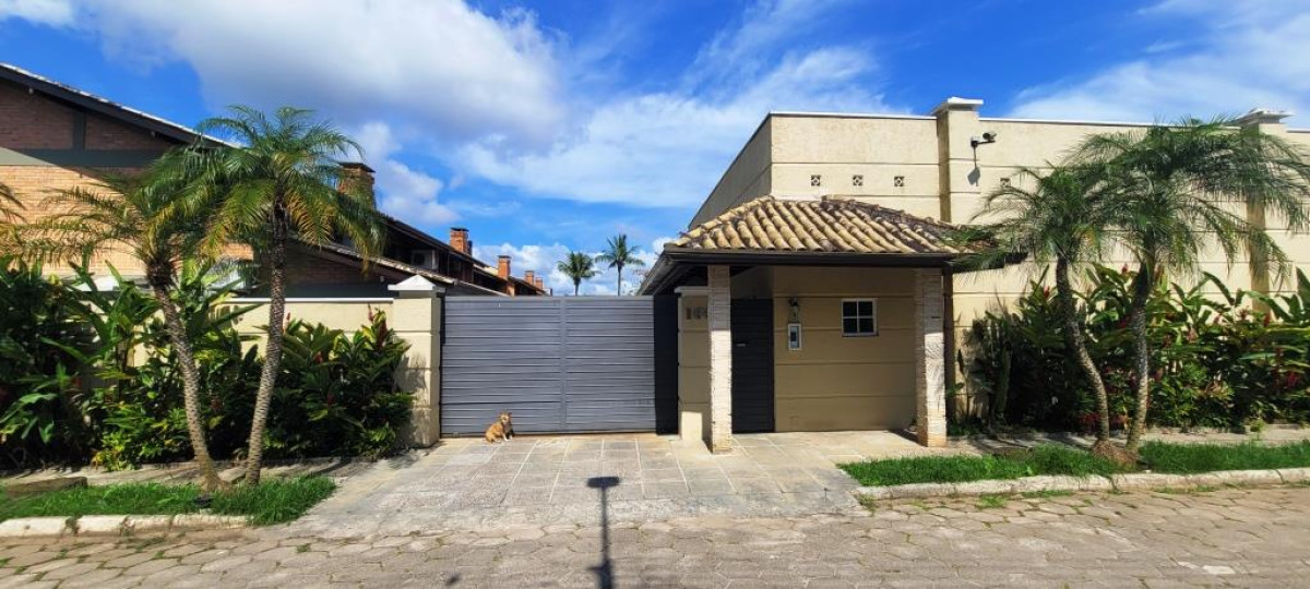 Casa Em Condomínio Fechado, localizado em Guaratuba - PR