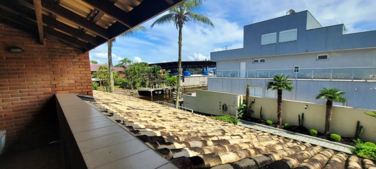 Casa Em Condomínio Fechado, localizado em Guaratuba - PR