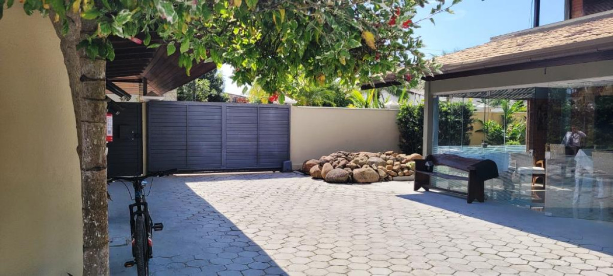 Casa Em Condomínio Fechado, localizado em Guaratuba - PR