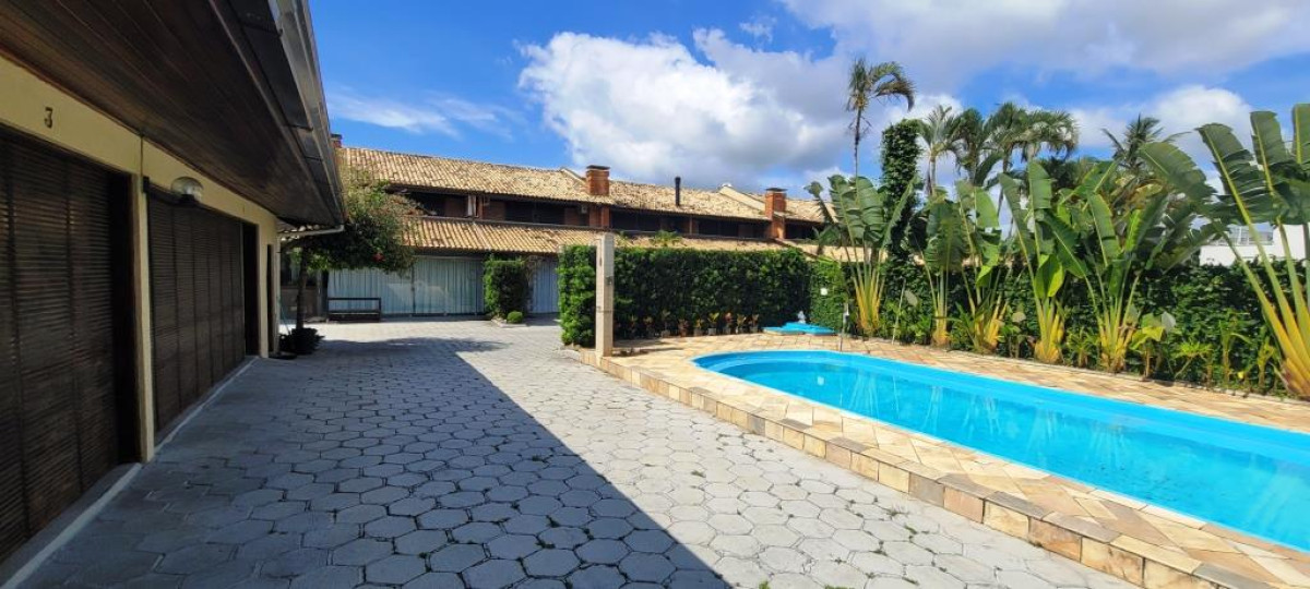 Casa Em Condomínio Fechado, localizado em Guaratuba - PR