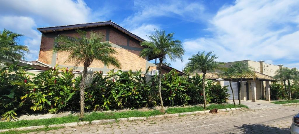 Casa Em Condomínio Fechado, localizado em Guaratuba - PR