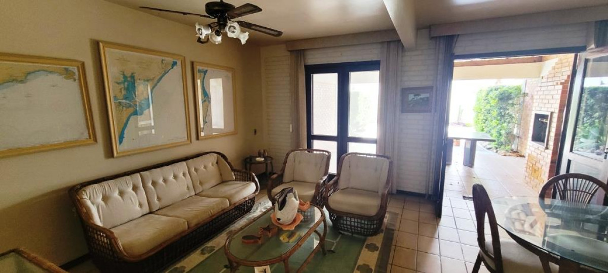 Casa Em Condomínio Fechado, localizado em Guaratuba - PR
