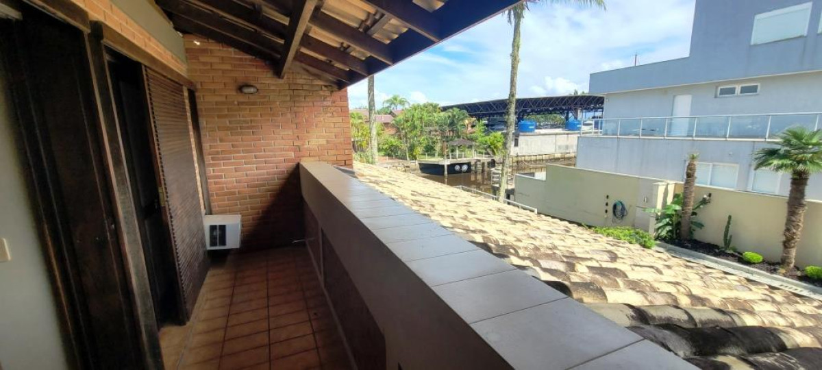 Casa Em Condomínio Fechado, localizado em Guaratuba - PR