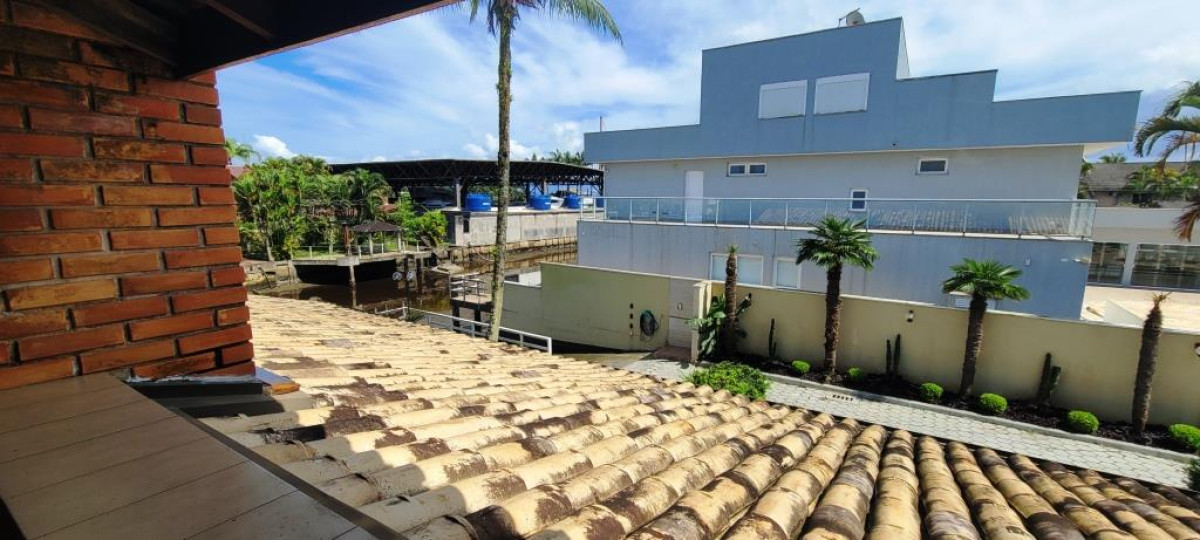Casa Em Condomínio Fechado, localizado em Guaratuba - PR