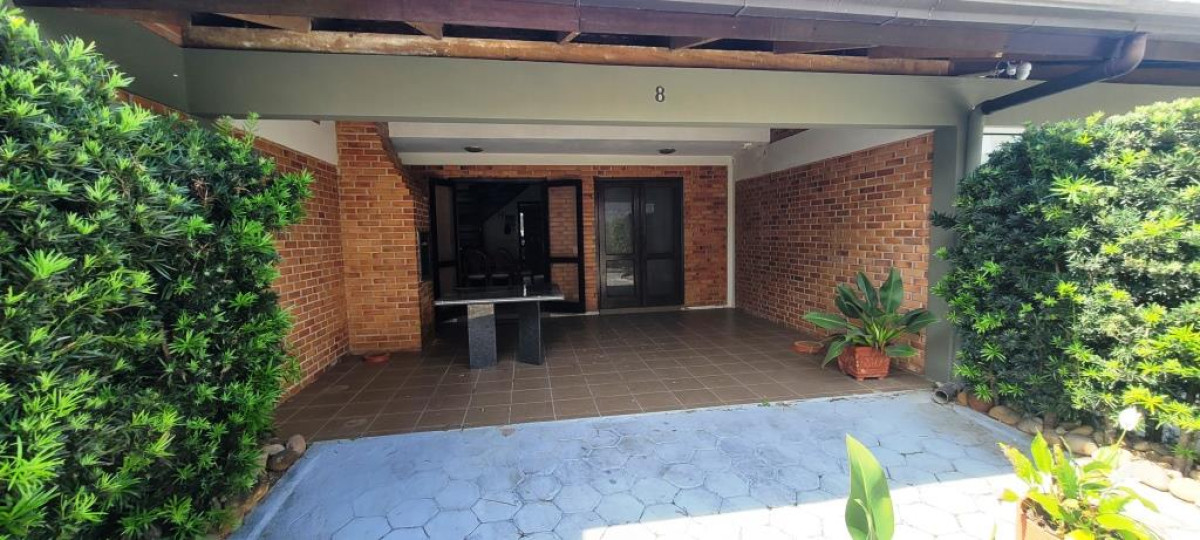 Casa Em Condomínio Fechado, localizado em Guaratuba - PR