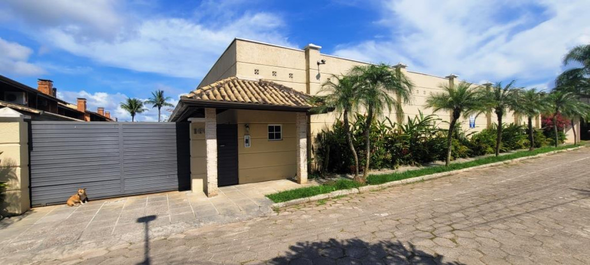 Casa Em Condomínio Fechado, localizado em Guaratuba - PR