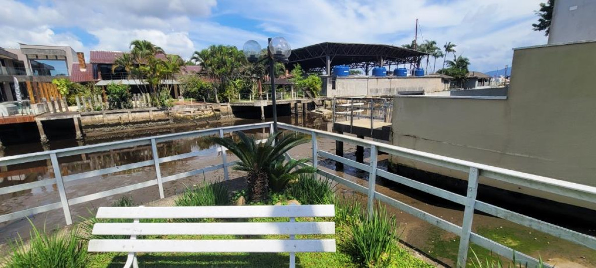 Casa Em Condomínio Fechado, localizado em Guaratuba - PR