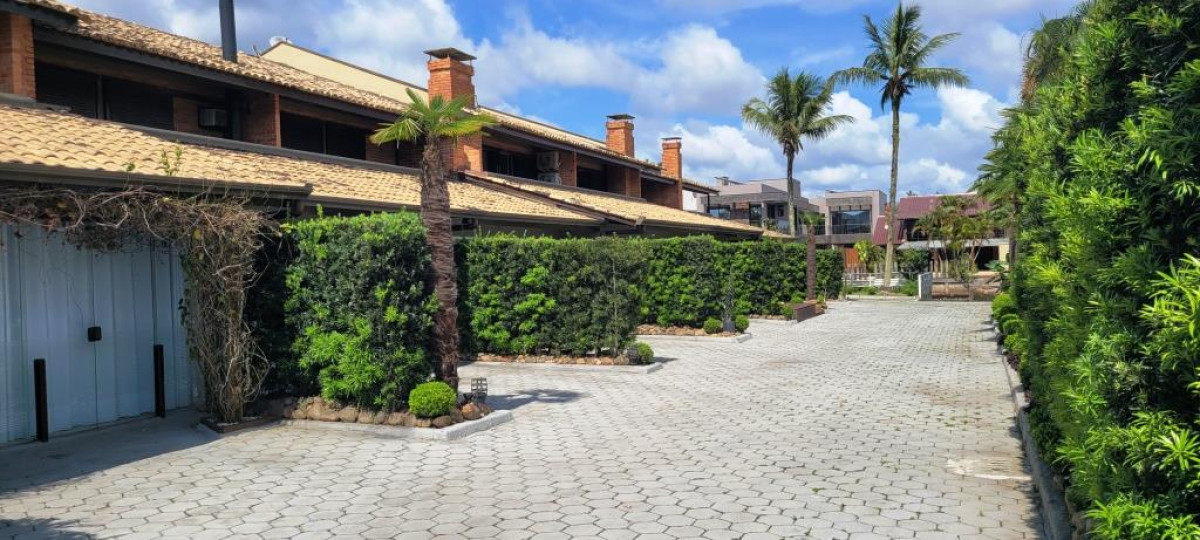 Casa Em Condomínio Fechado, localizado em Guaratuba - PR